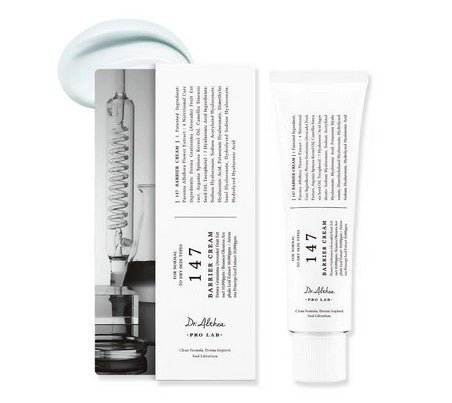 Texture of Dr. Althea 147 Skin Barrier Protection Cream, showcasing its lightweight formula for easy absorption.