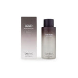 Close-up of Haruharu Wonder - Black Rice Hyaluronic Toner showcasing its luxurious texture, a perfect moisturizing black rice toner for deep hydration and rejuvenating your skin.