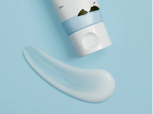 Close-up of Round Lab 1025 Dokdo Sleeping Pack 100ml with a texture sample, highlighting its gel-like consistency for deep hydration.