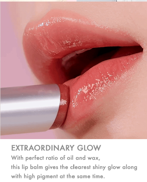 An application of rom&nd Glasting Melting Balm demonstrating its extraordinary glow on the lips, highlighting its high pigmentation.
